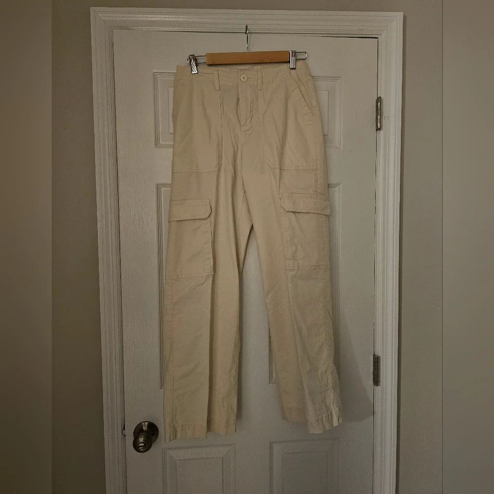Universal‎ Thread Creaam Cargo Pants Size 6